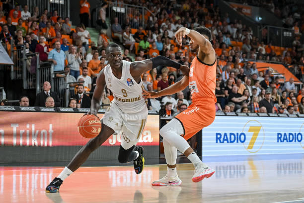 从边缘到巅 从边缘到巅